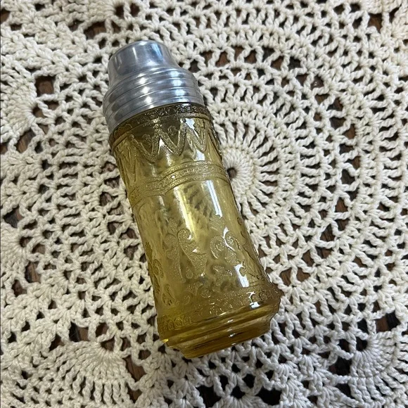 Vintage Yellow depression Glass salt Shaker with Silver Lid - Picture 3 of 3